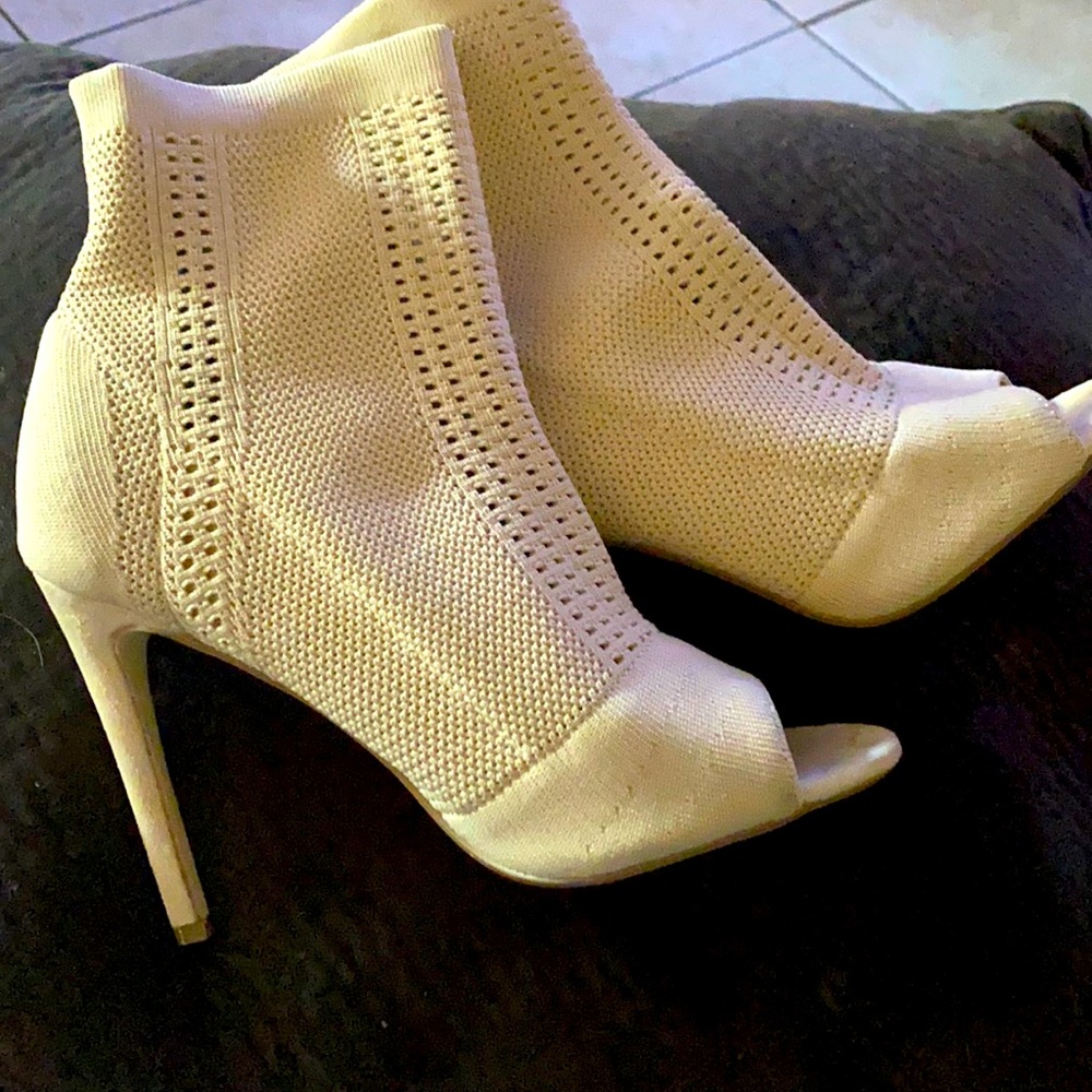 Cape Robbin Beautiful booties brand new!❤️